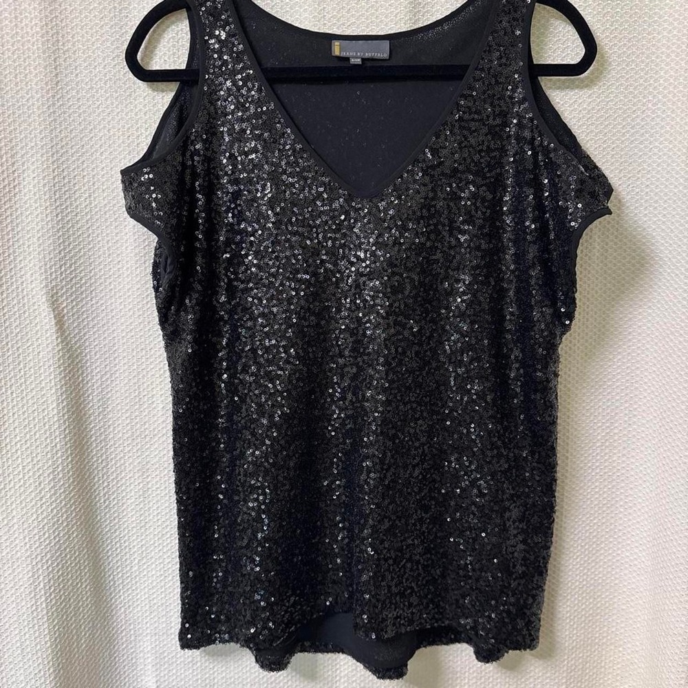 Black sequin tank top, shoulder cut outs on sleeves Small